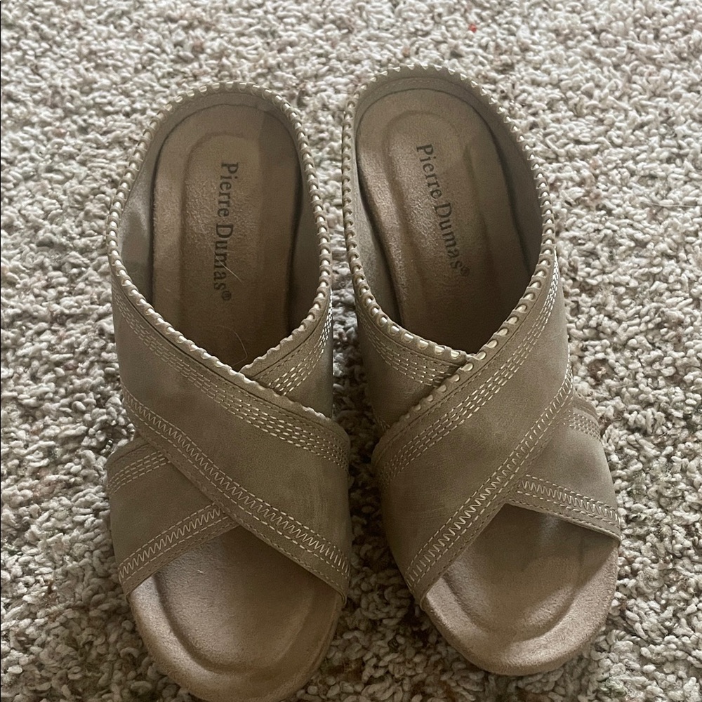 Pierre Dumas NWOT Morgen criss cross taupe slide on block heeled sandals Sz 6.5